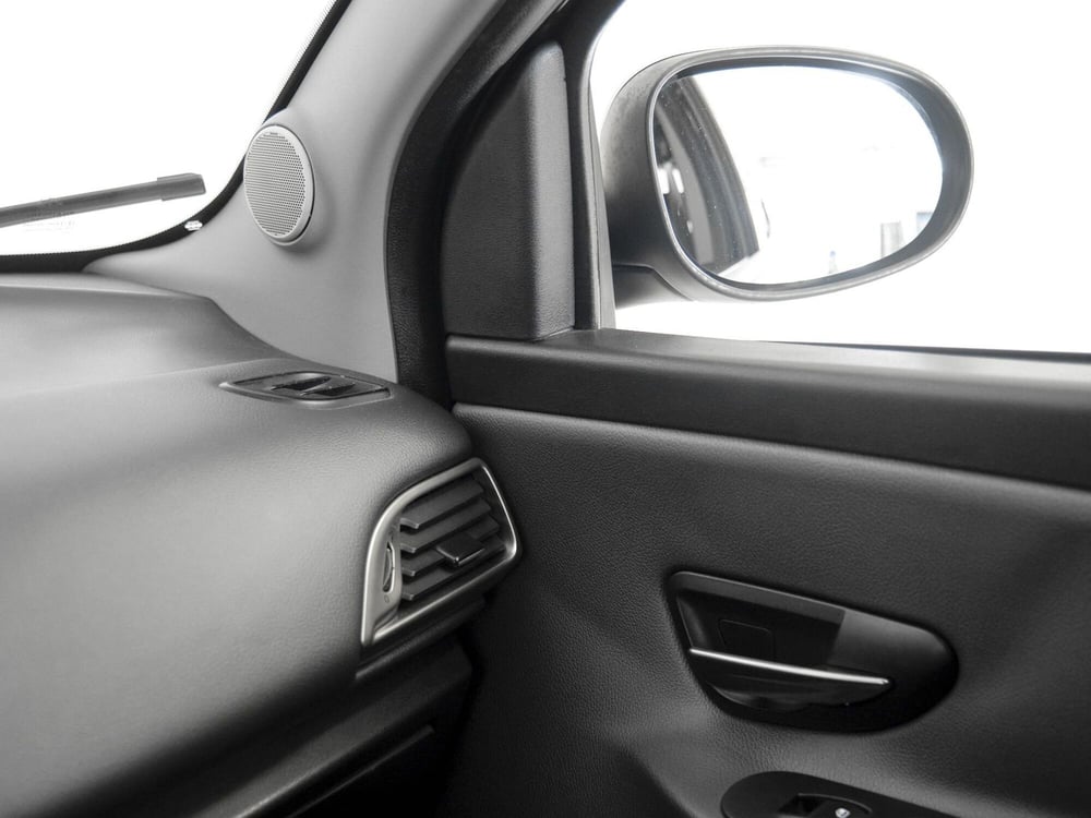 Lancia Ypsilon usata a Prato (14)
