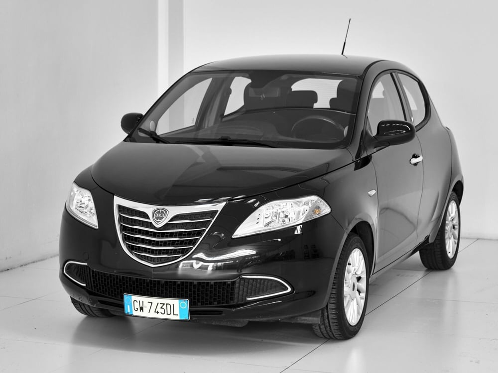 Lancia Ypsilon usata a Prato (2)