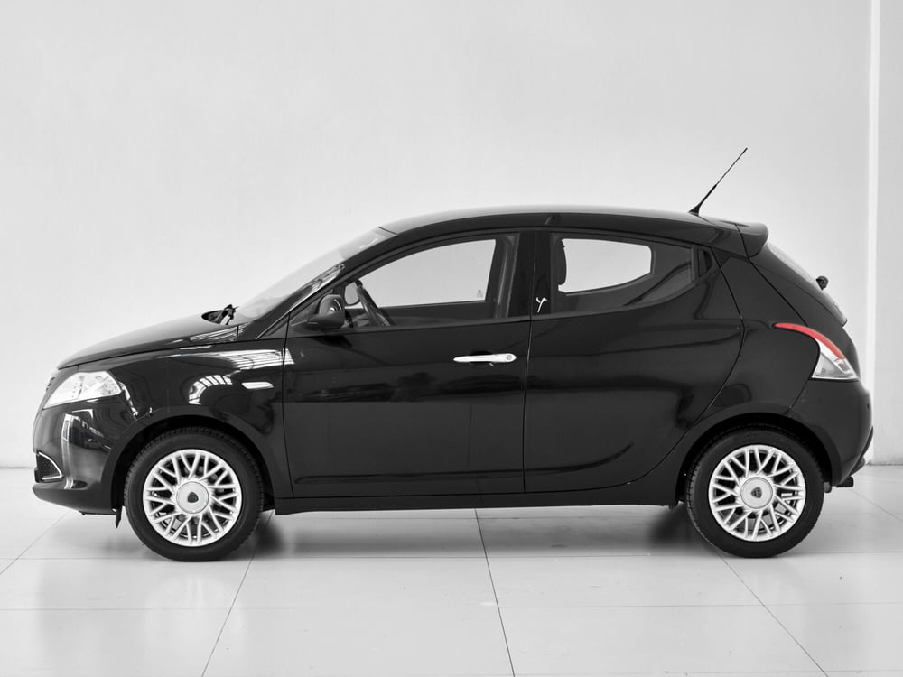 Lancia Ypsilon usata a Prato (3)