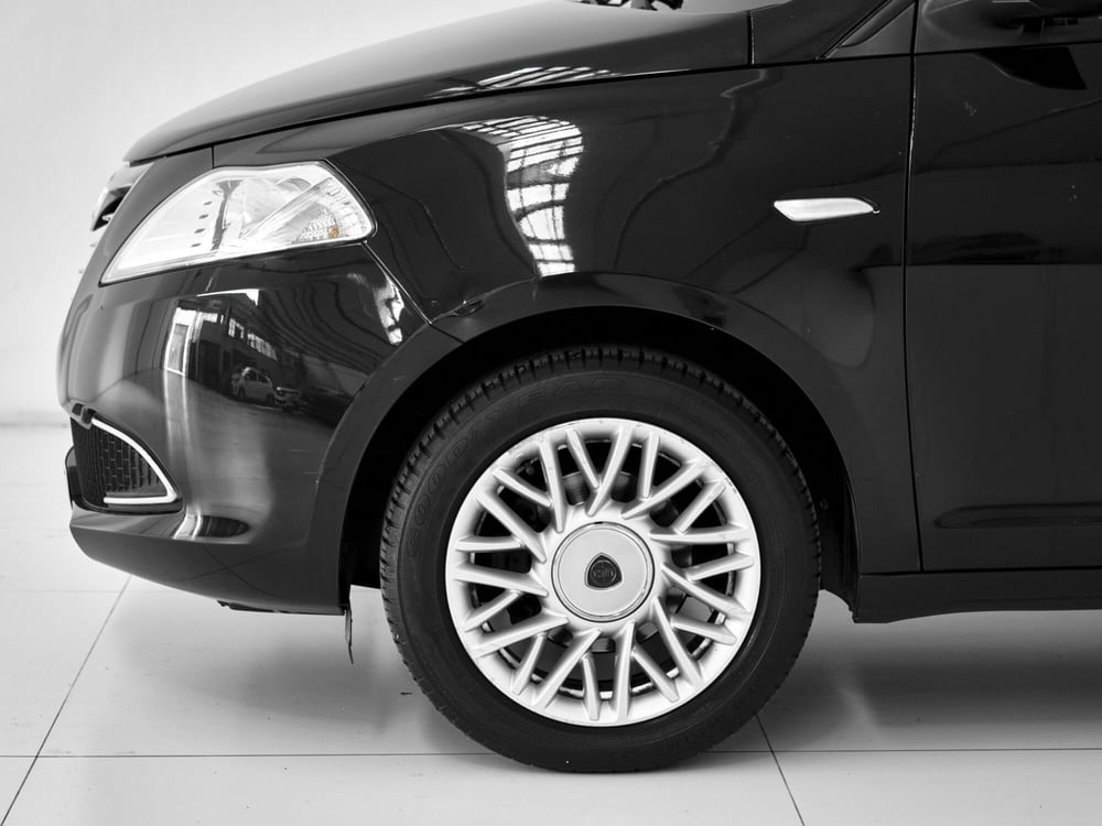 Lancia Ypsilon usata a Prato (4)