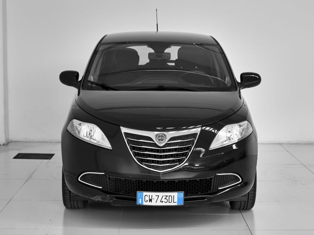 Lancia Ypsilon usata a Prato (5)