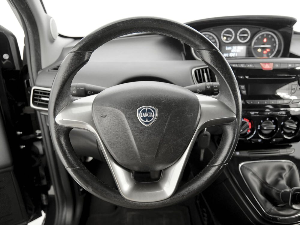 Lancia Ypsilon usata a Prato (8)