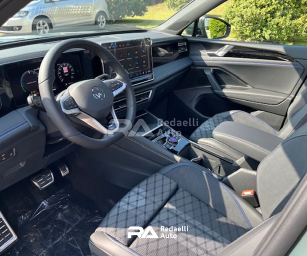 Volkswagen Tiguan nuova a Lecco (5)