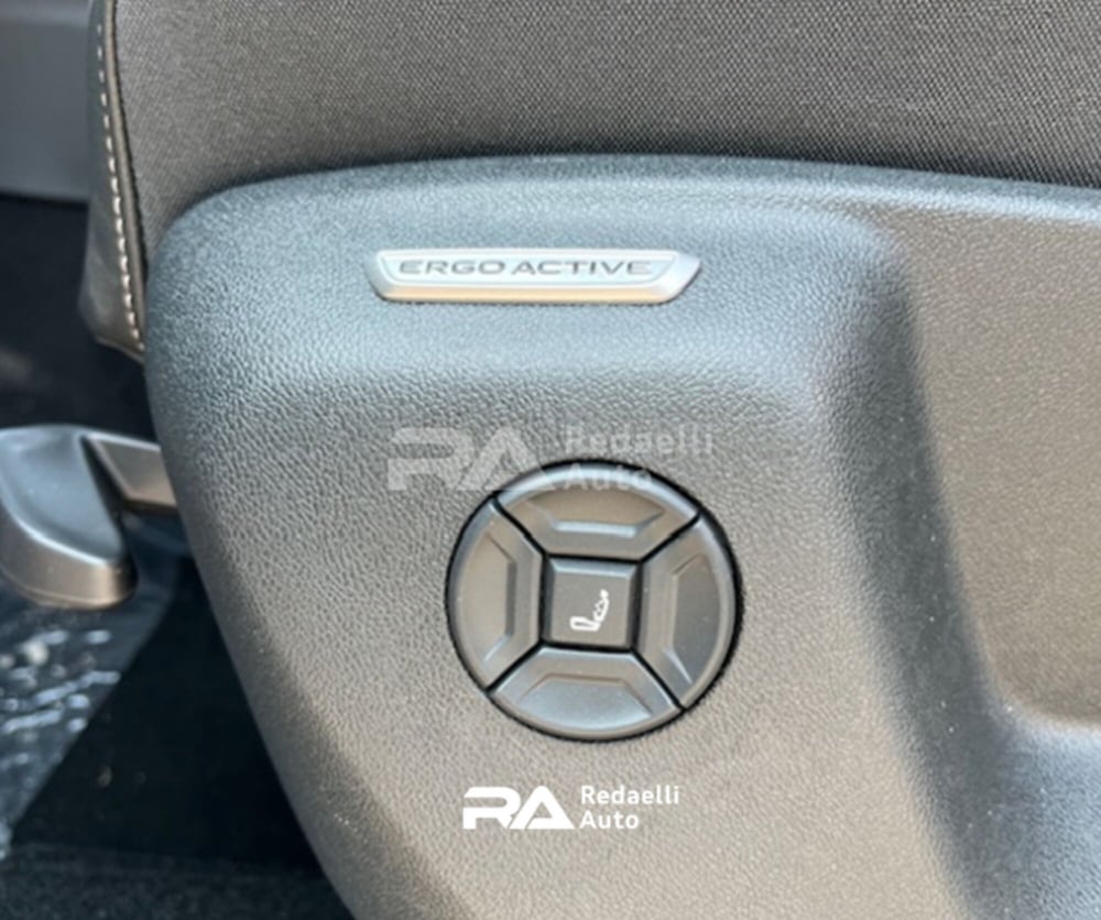 Volkswagen Tiguan nuova a Lecco (8)