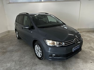 Volkswagen Touran 2.0 TDI 150 CV SCR DSG Business BlueMotion Technology del 2021 usata a Avezzano