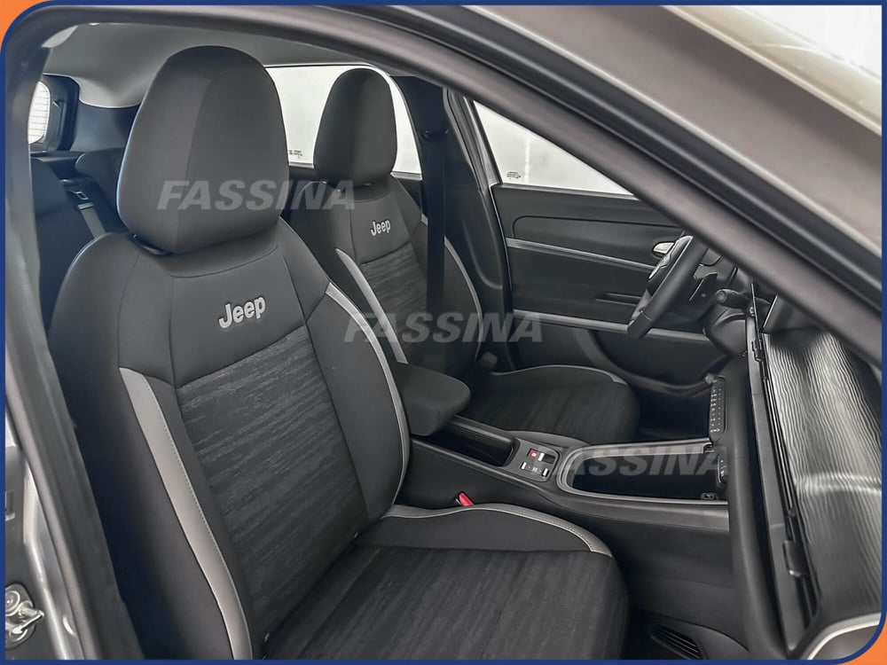 Jeep Avenger nuova a Milano (14)