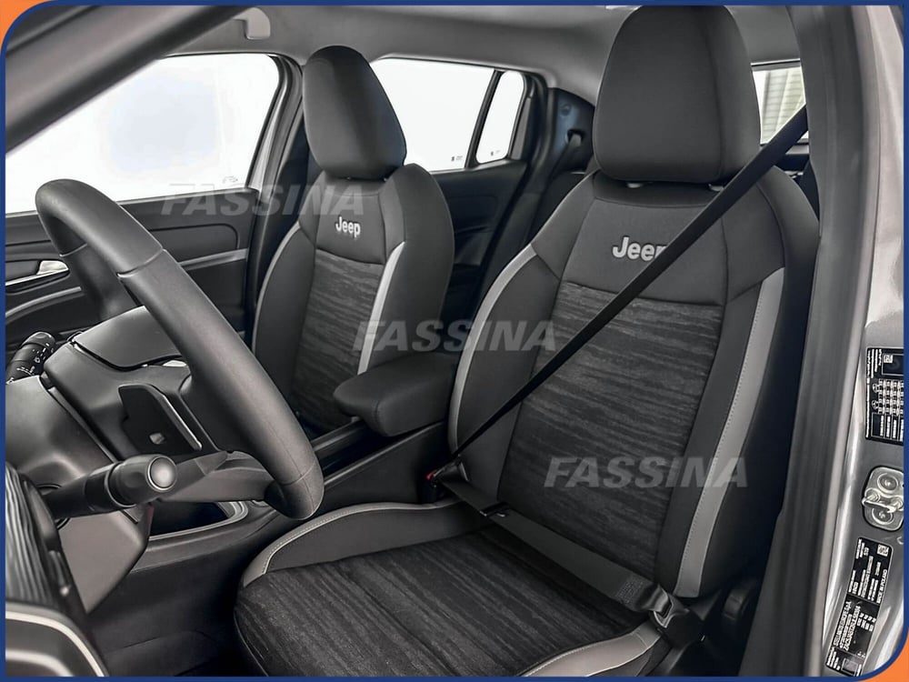 Jeep Avenger nuova a Milano (8)