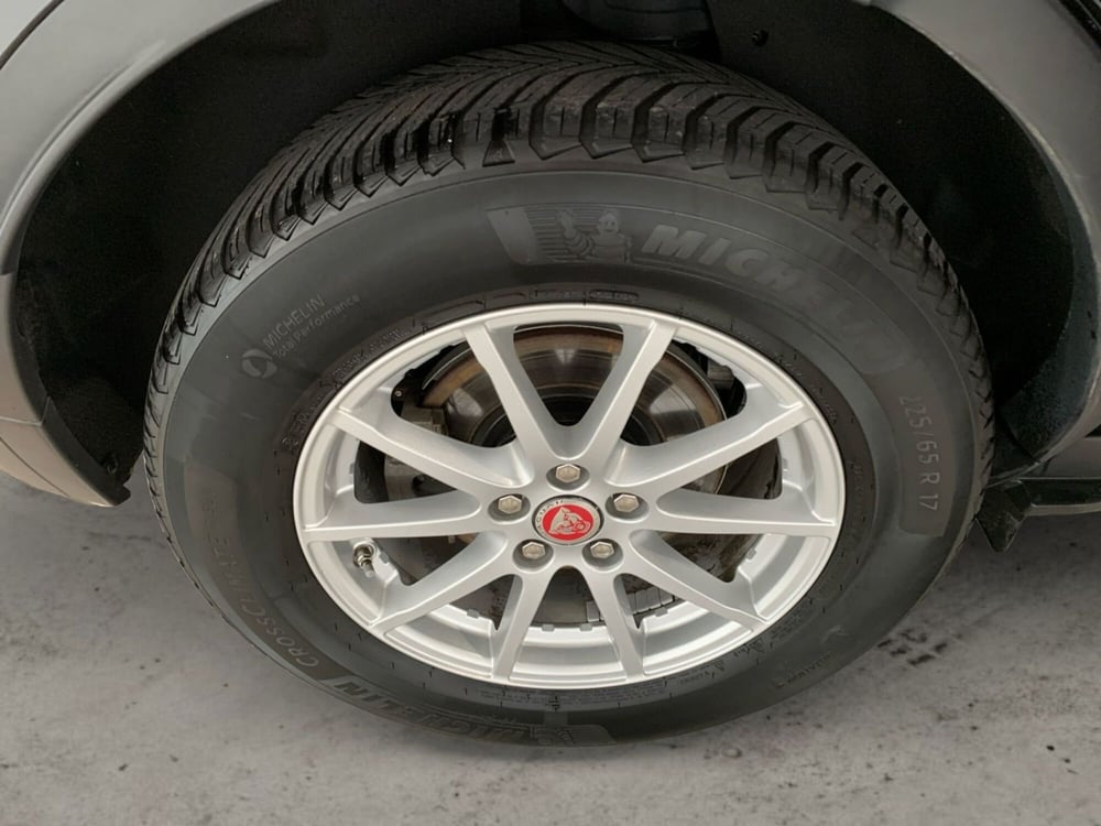 Jaguar E-Pace usata a Livorno (9)
