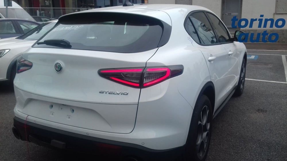 Alfa Romeo Stelvio nuova a Torino (3)