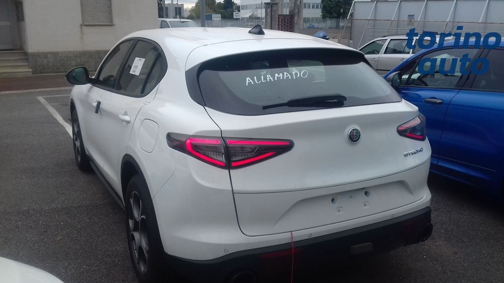 Alfa Romeo Stelvio nuova a Torino (4)
