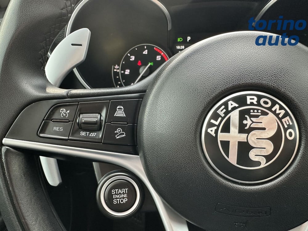 Alfa Romeo Stelvio usata a Torino (16)