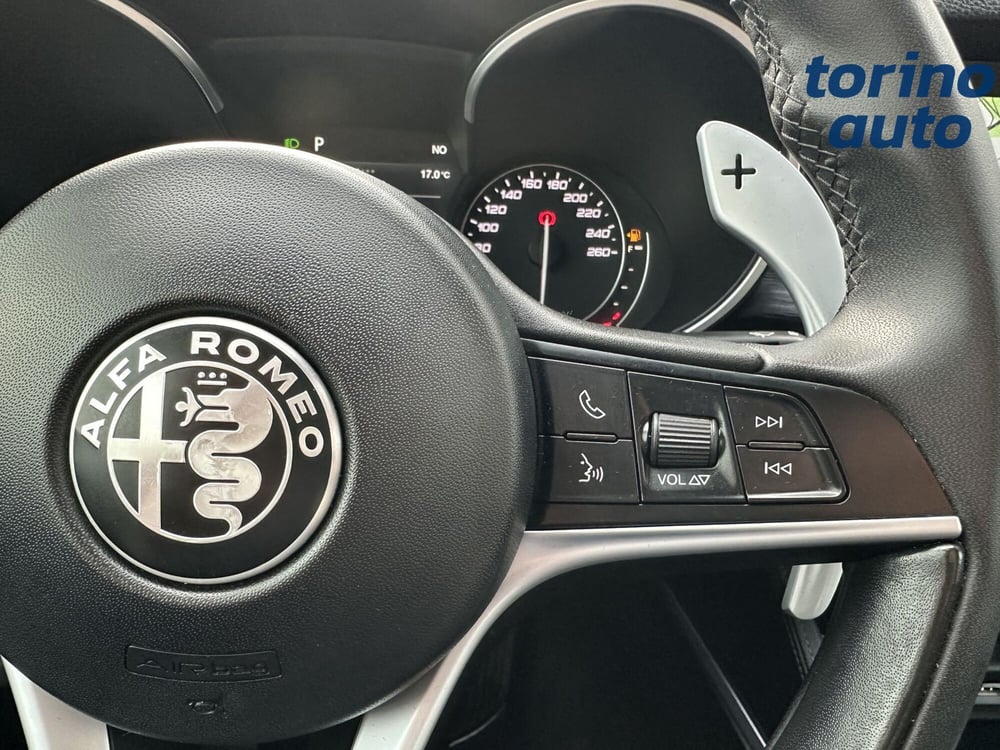 Alfa Romeo Stelvio usata a Torino (17)