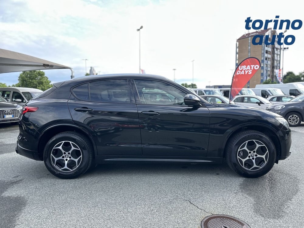 Alfa Romeo Stelvio usata a Torino (8)