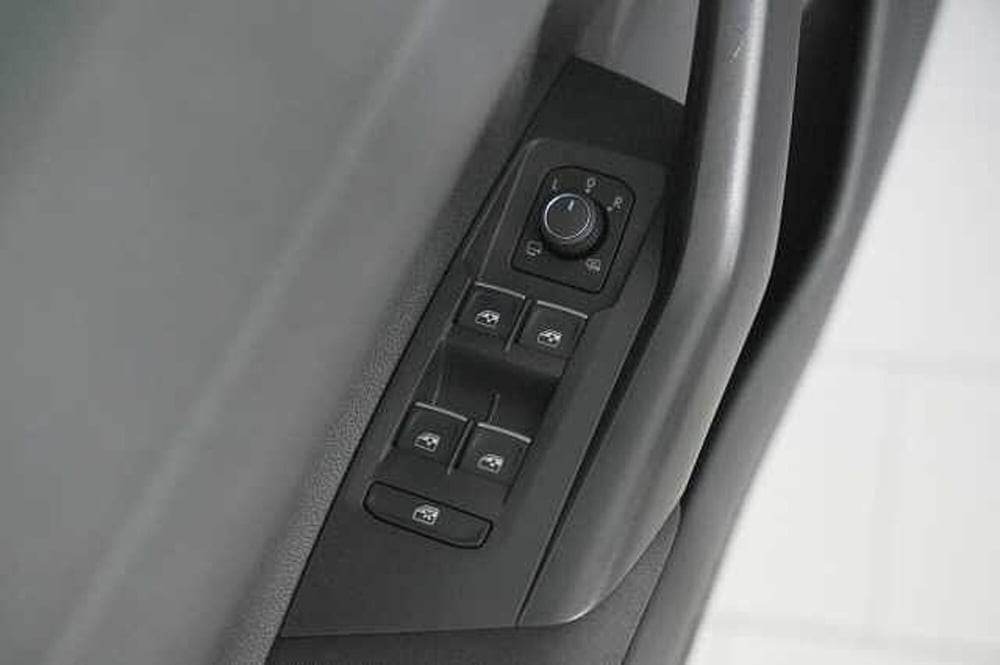 Volkswagen Taigo usata a Como (14)