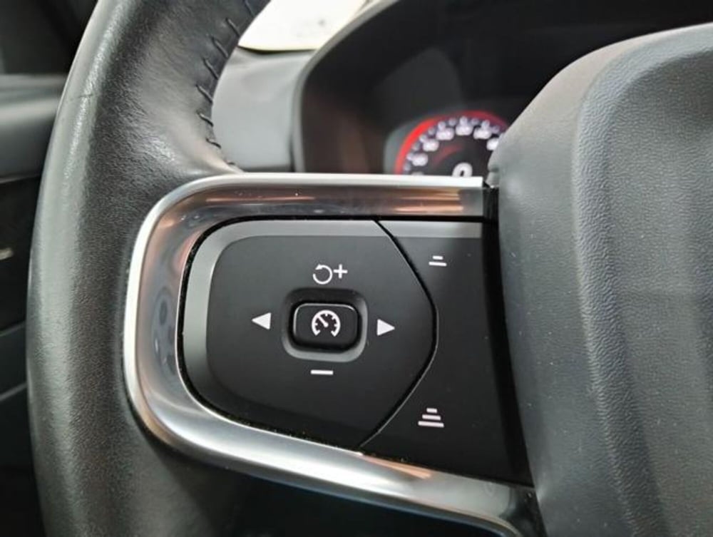 Volvo XC40 usata a Como (12)