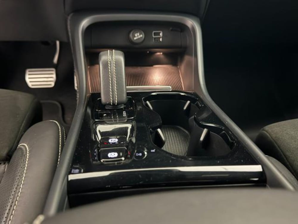 Volvo XC40 usata a Como (13)