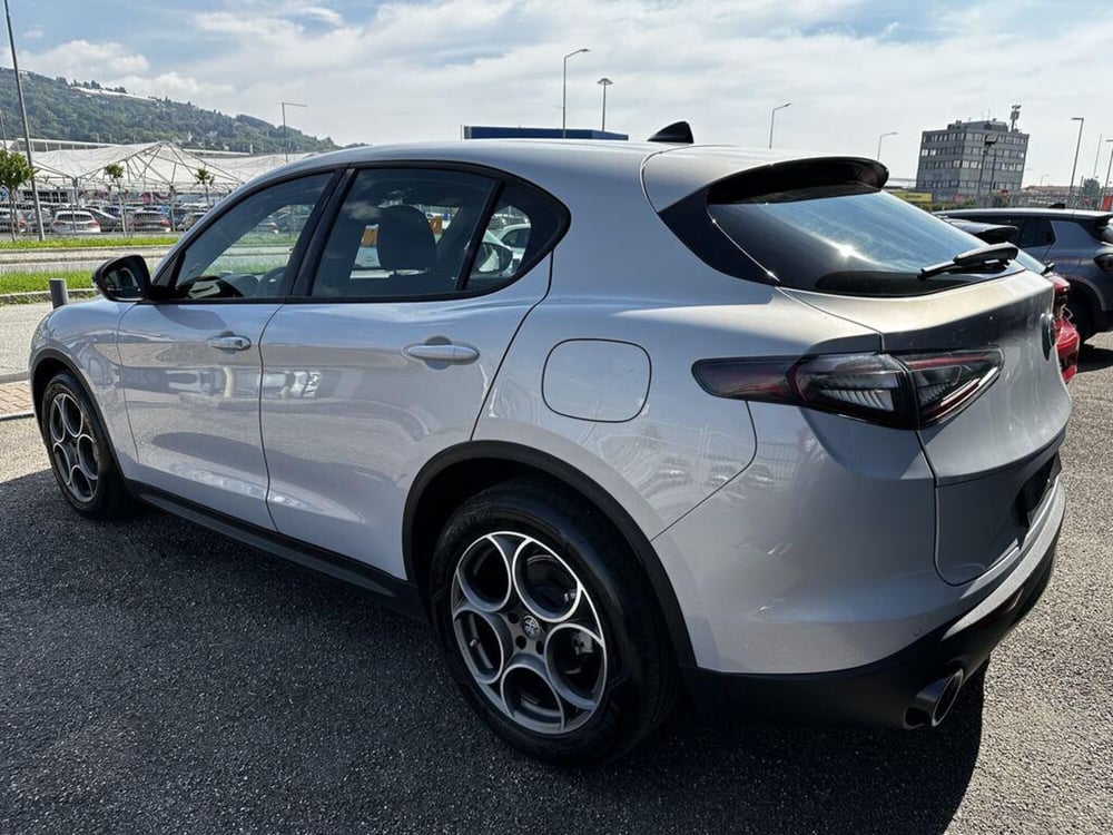Alfa Romeo Stelvio usata a Torino (4)