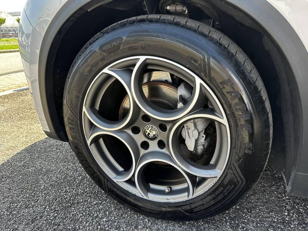 Alfa Romeo Stelvio usata a Torino (5)