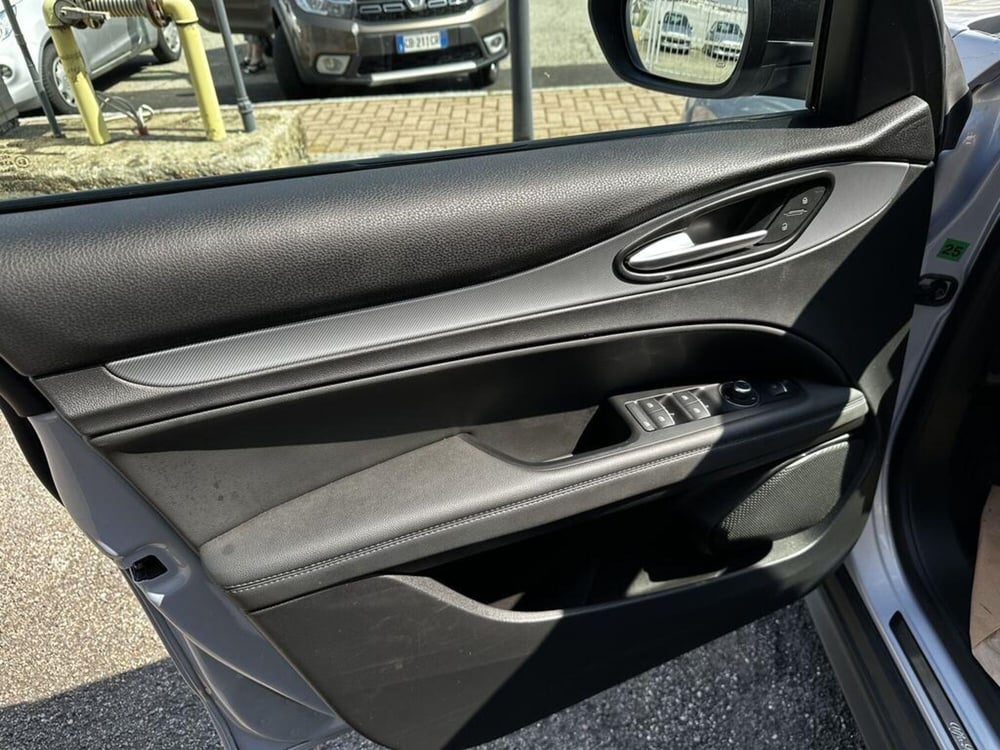 Alfa Romeo Stelvio usata a Torino (7)