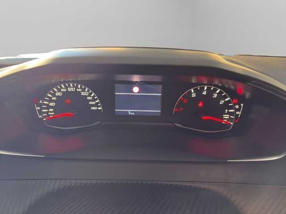 Peugeot 2008 nuova a Vibo Valentia (12)