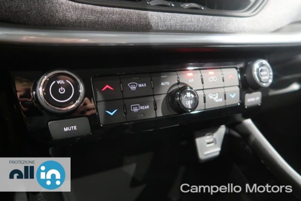 Jeep Compass nuova a Venezia (10)
