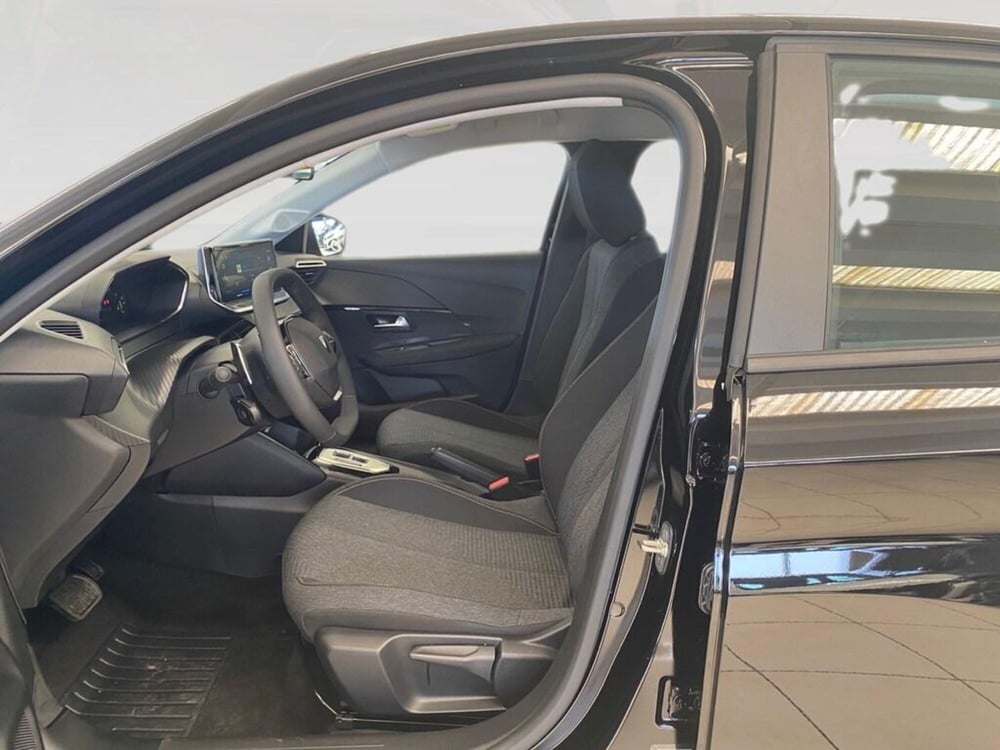 Peugeot 208 nuova a Torino (8)
