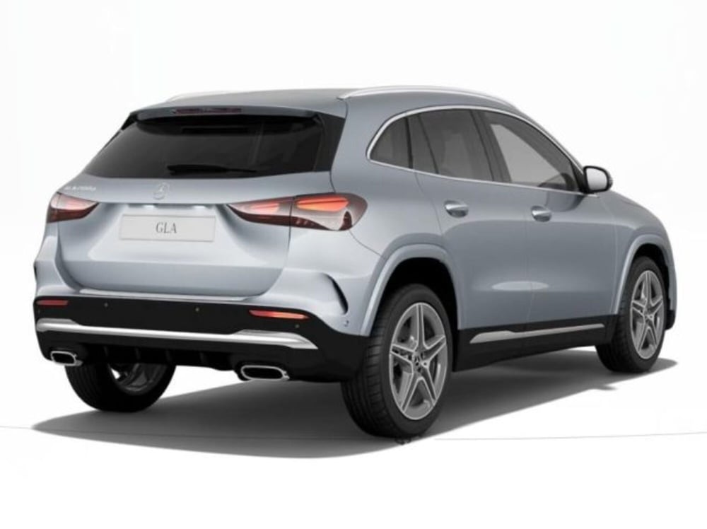 Mercedes-Benz GLA SUV nuova a Verona (2)