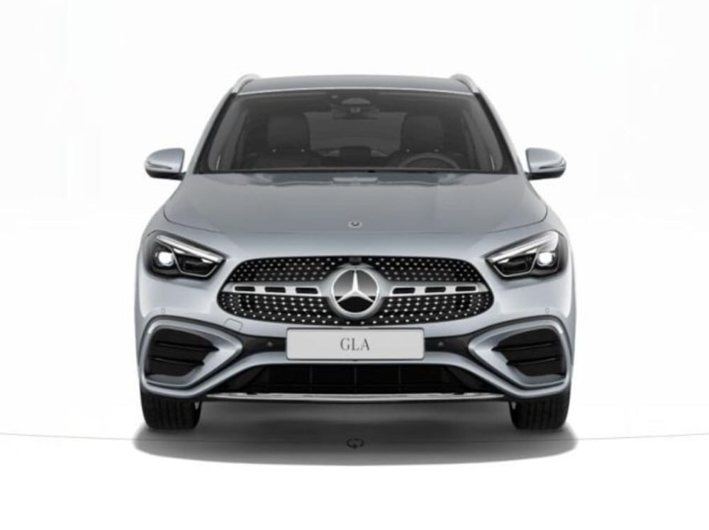 Mercedes-Benz GLA SUV nuova a Verona (3)