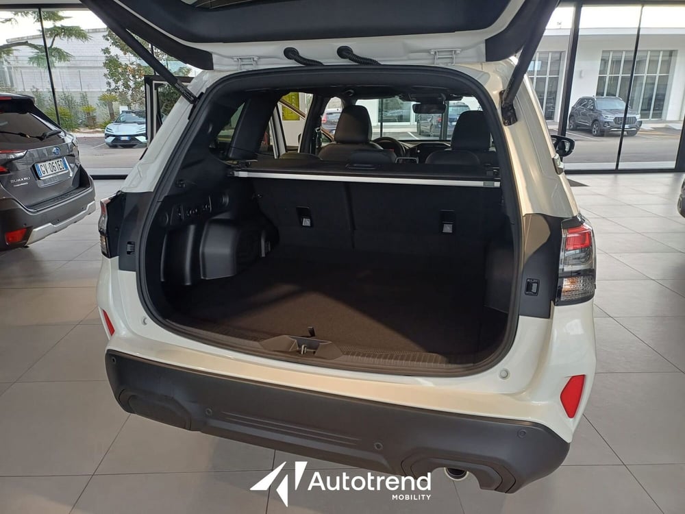 Subaru Forester nuova a Bari (11)