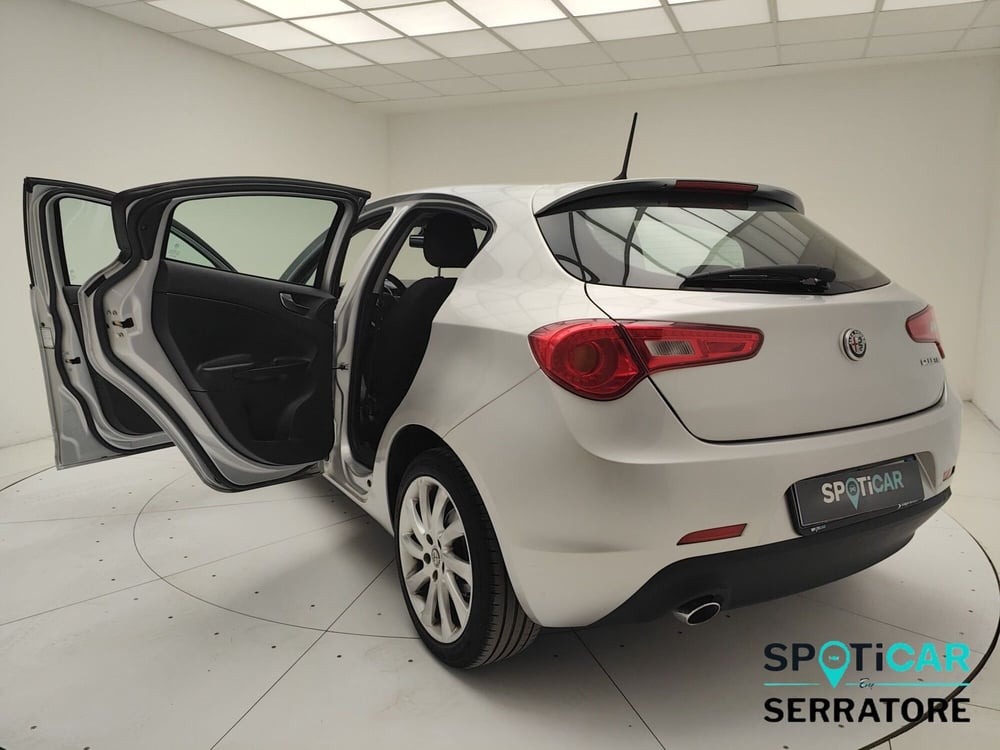 Alfa Romeo Giulietta usata a Como (7)
