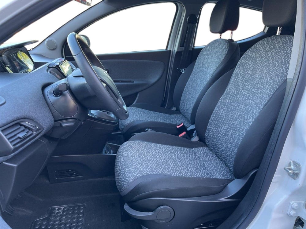 Lancia Ypsilon usata a Torino (10)