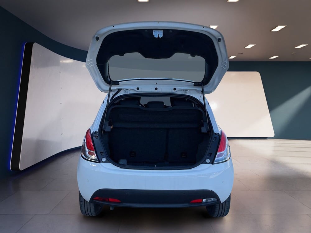 Lancia Ypsilon usata a Torino (7)