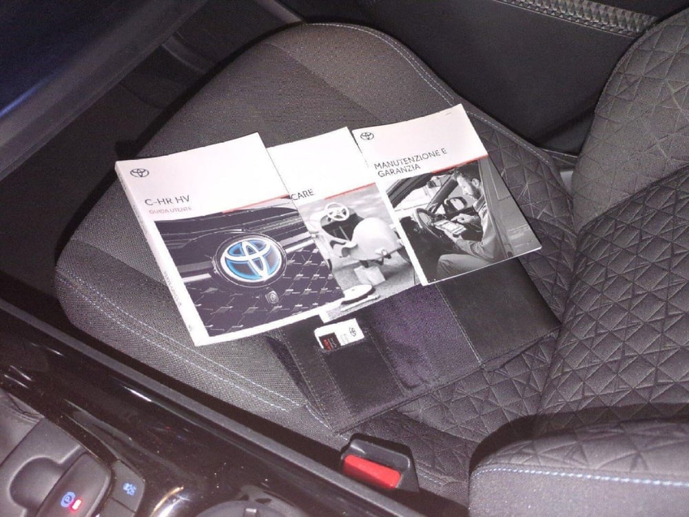 Toyota Toyota C-HR usata a Milano (15)