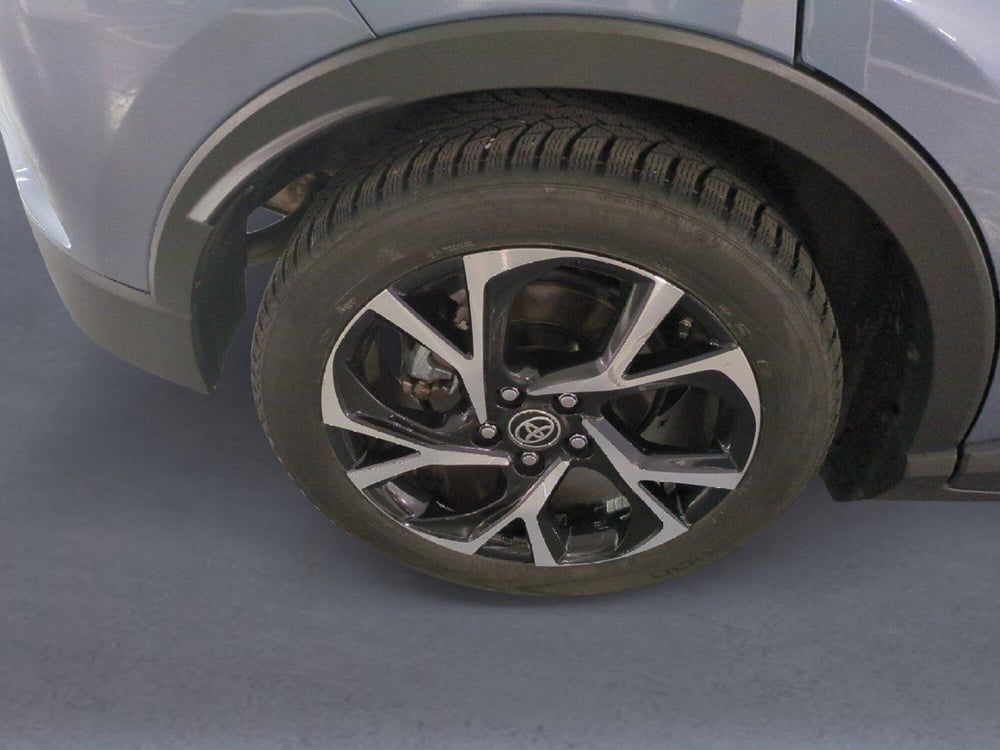 Toyota Toyota C-HR usata a Milano (8)