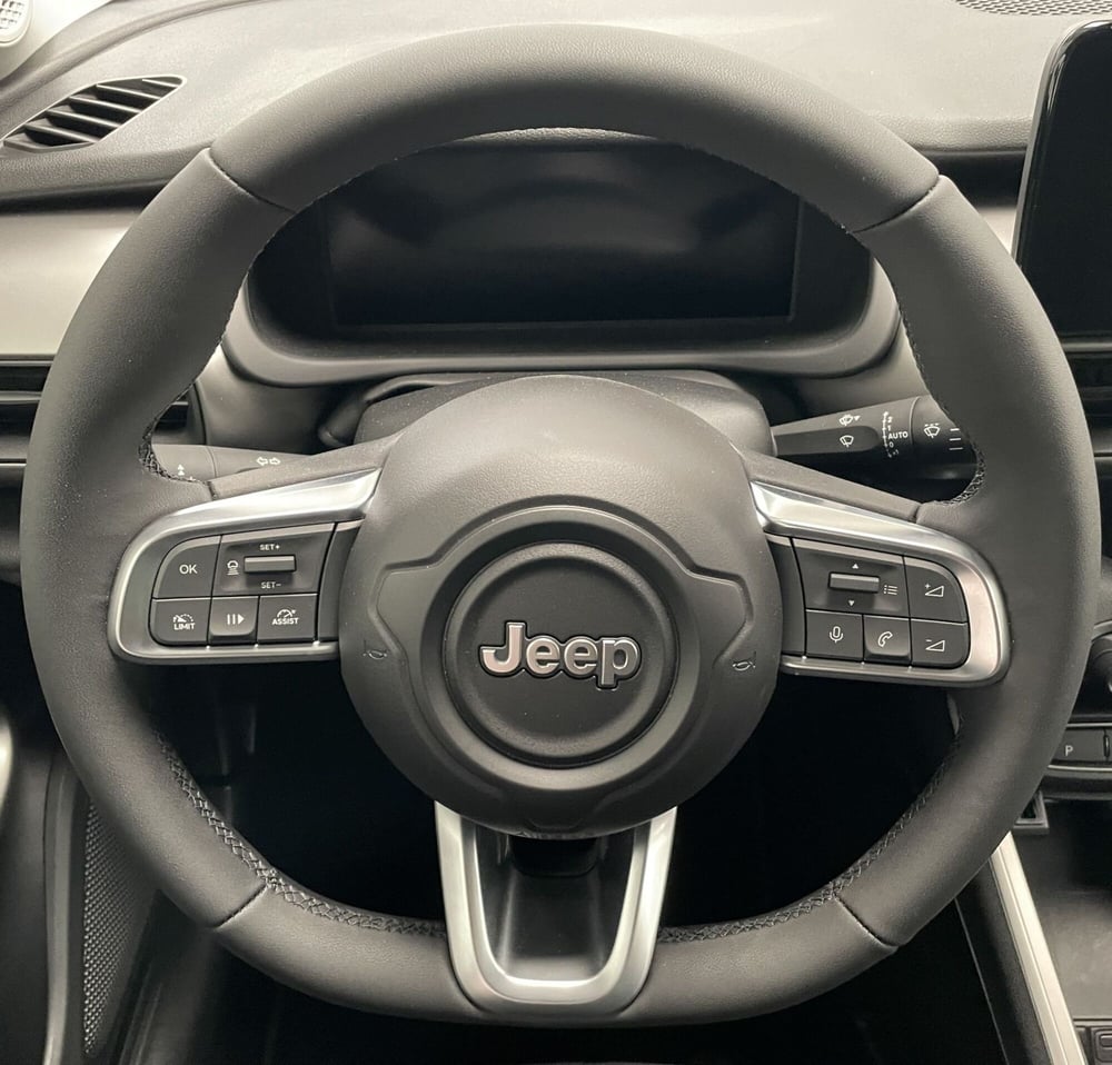 Jeep Avenger nuova a Novara (13)
