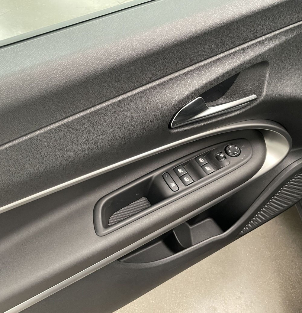 Jeep Avenger nuova a Novara (14)