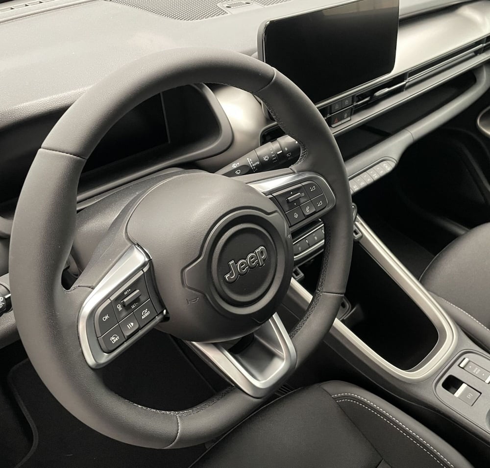 Jeep Avenger nuova a Novara (15)