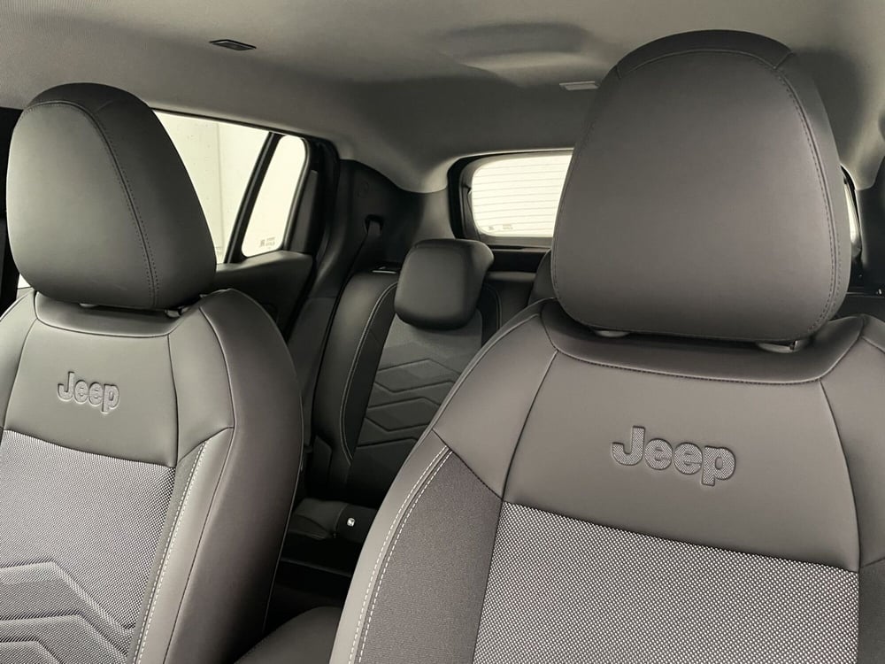 Jeep Avenger nuova a Novara (17)