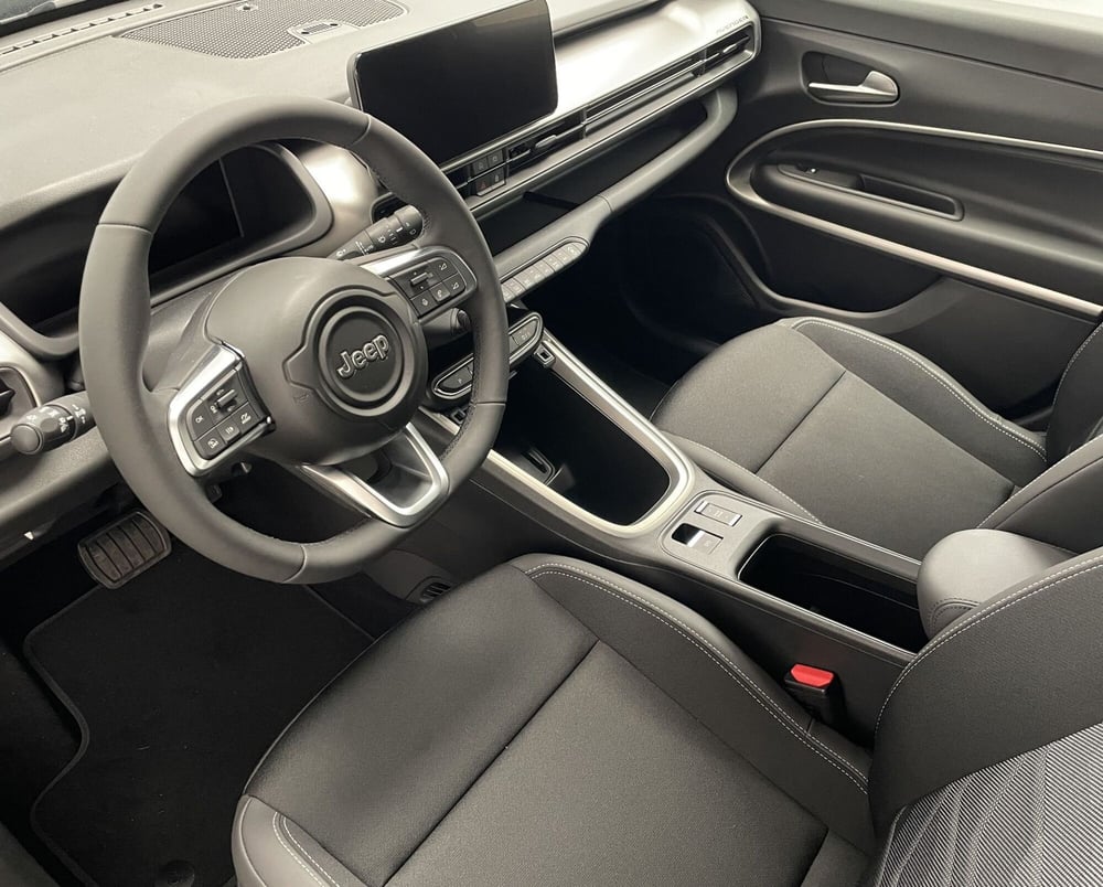 Jeep Avenger nuova a Novara (6)