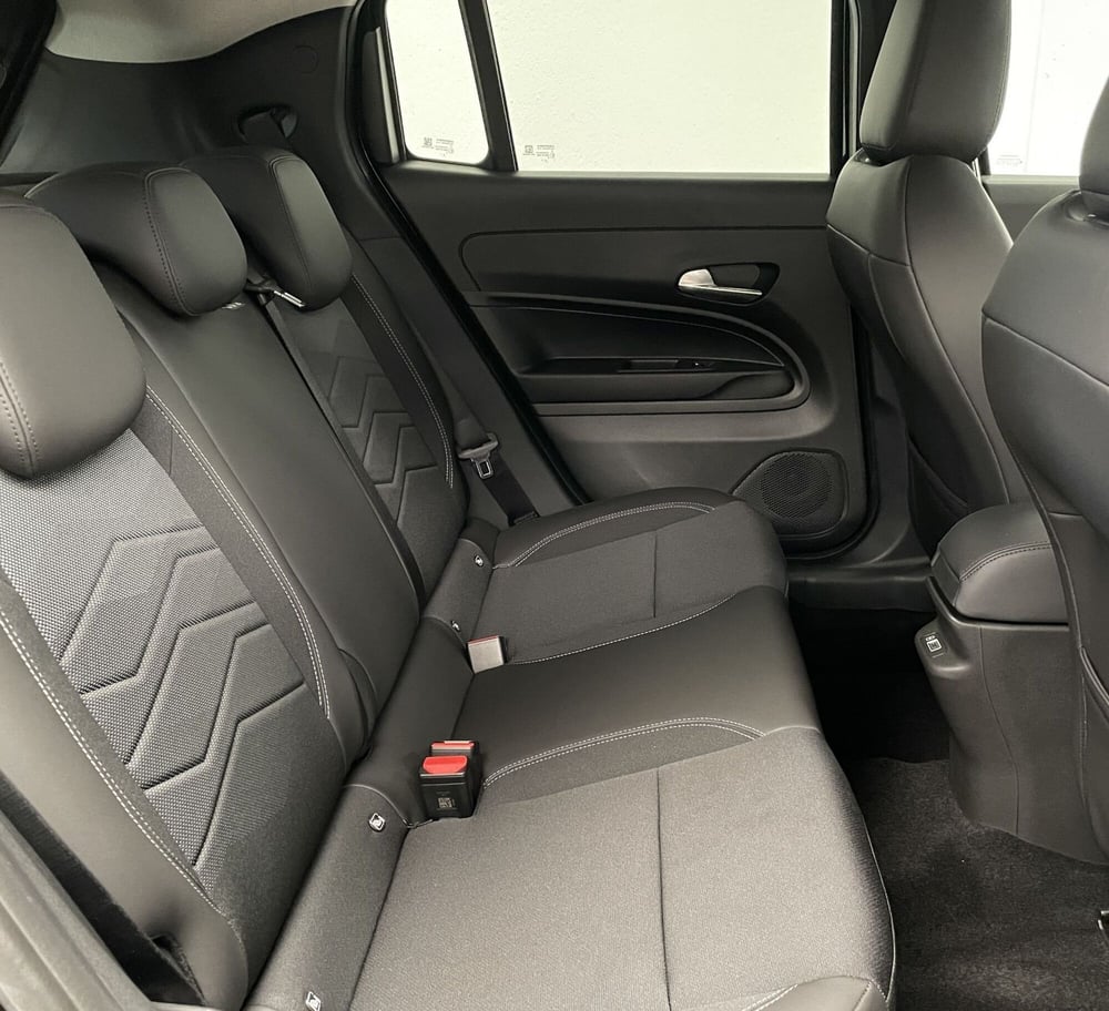 Jeep Avenger nuova a Novara (8)