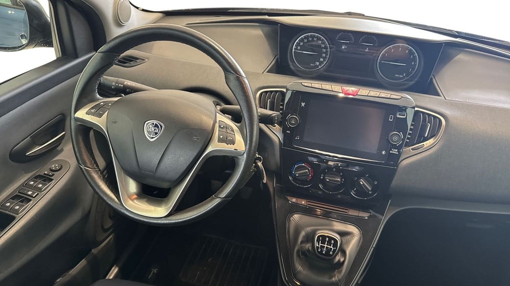 Lancia Ypsilon usata a Viterbo (11)