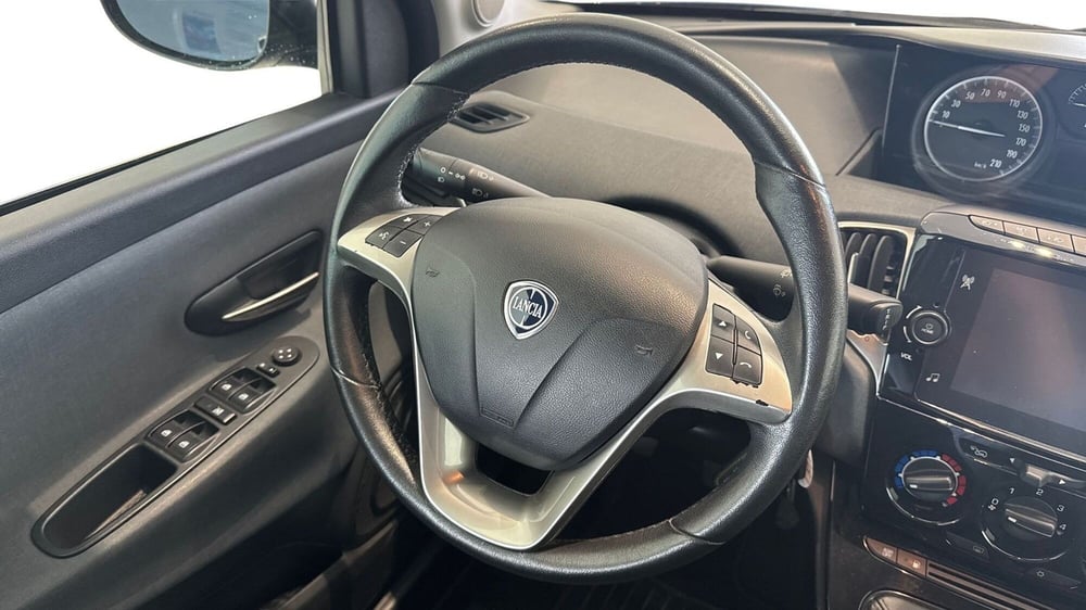 Lancia Ypsilon usata a Viterbo (12)