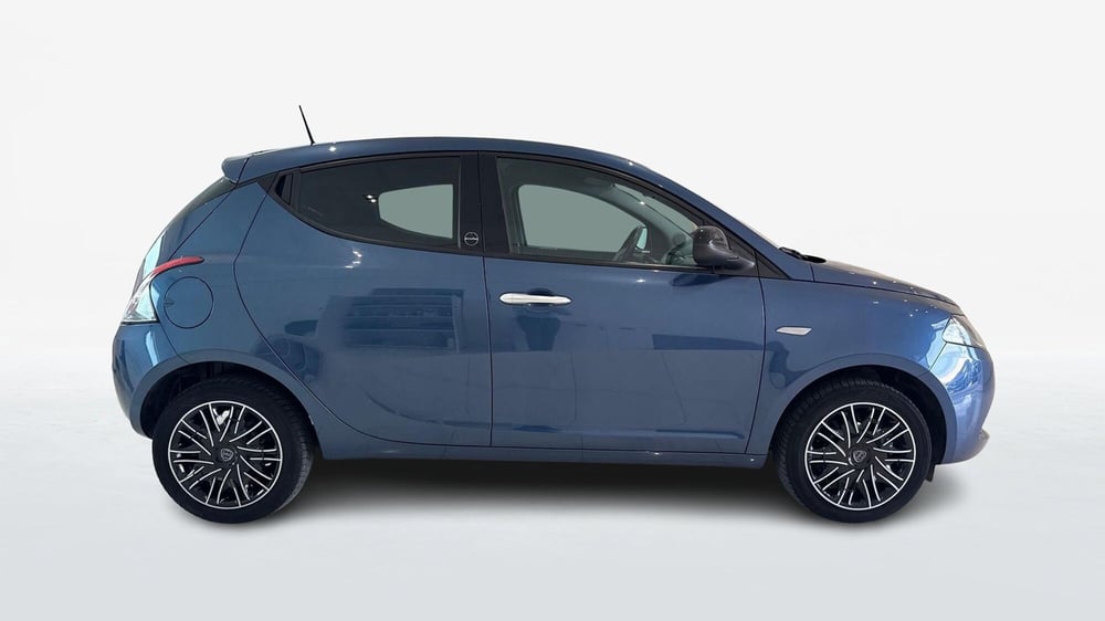 Lancia Ypsilon usata a Viterbo (2)