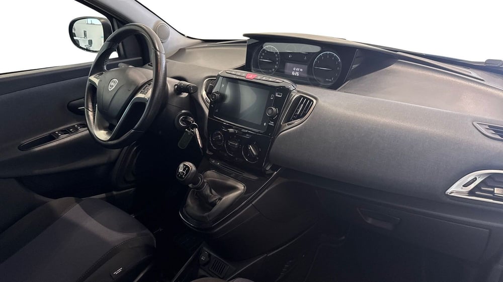 Lancia Ypsilon usata a Viterbo (7)