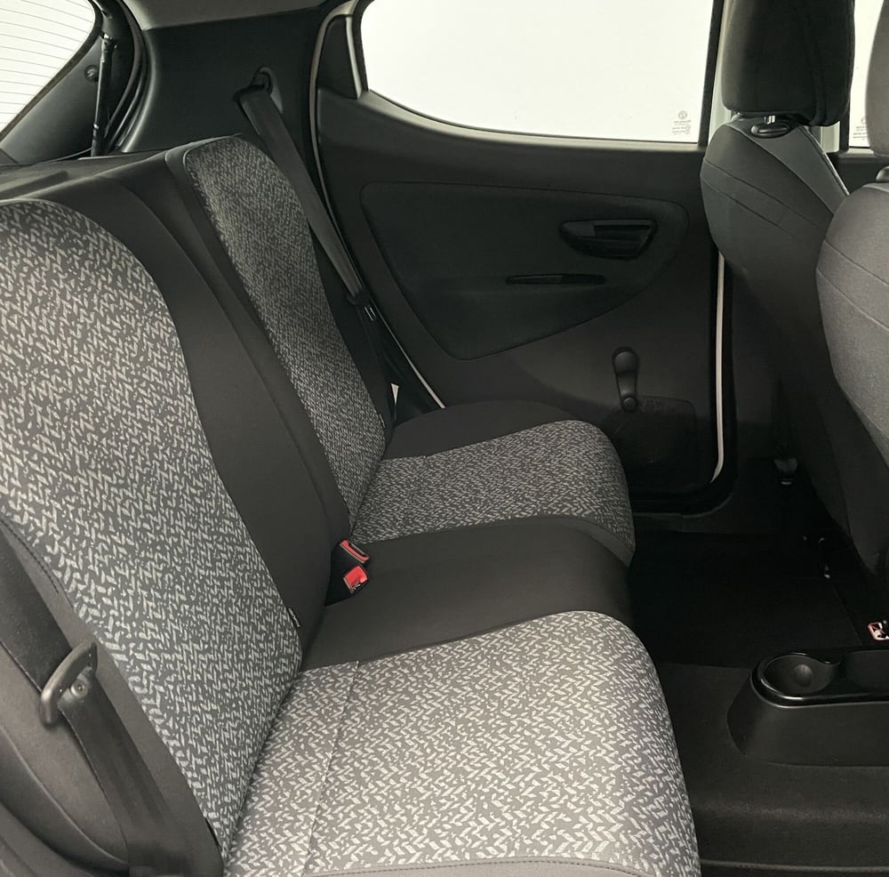 Lancia Ypsilon usata a Novara (10)