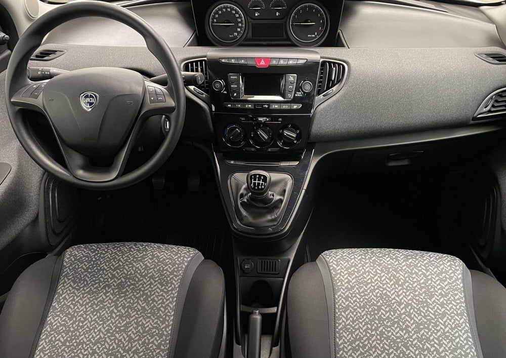 Lancia Ypsilon usata a Novara (11)