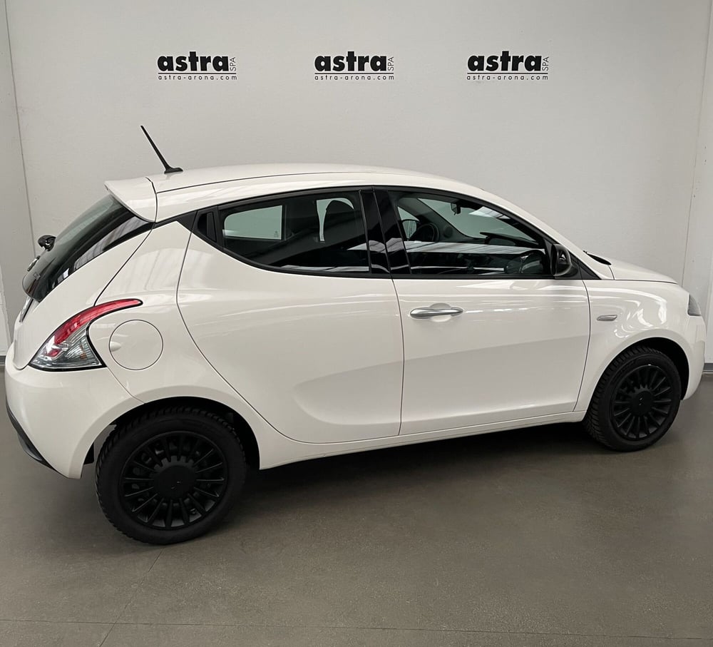 Lancia Ypsilon usata a Novara (4)