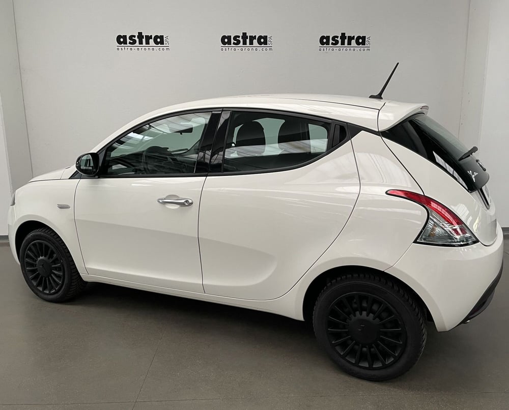 Lancia Ypsilon usata a Novara (6)