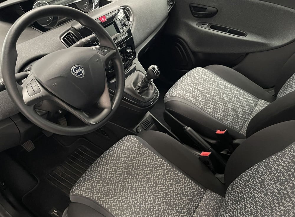 Lancia Ypsilon usata a Novara (8)