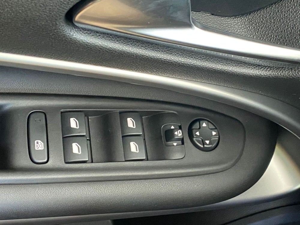 Jeep Avenger nuova a La Spezia (14)